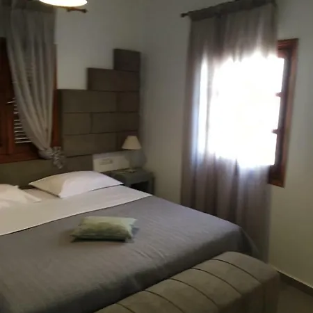 Argonaftes Pensionat Firostefani