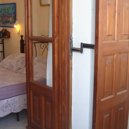 Argonaftes Guest house Firostefani